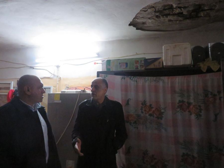 محافظ جنين يطلع على الأوضاع المعيشية في خربة المكحل جنوب غرب جنين