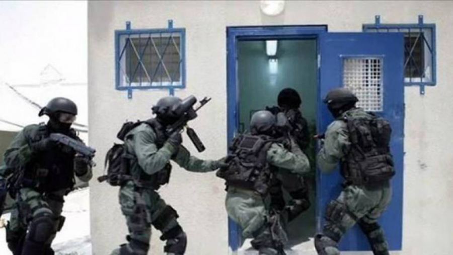 هيئة الأسرى: قوات القمع تقتحم غرف الأسرى في “عسقلان”
