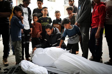 شهداء ومصابون في قصف للاحتلال على منزلين في مخيمي البريج والنصيرات