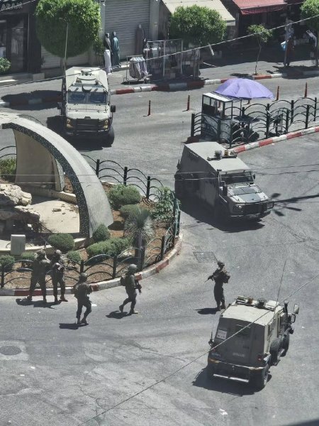 قوات الاحتلال تغلق حاجز عين سينيا شمال رام الله باتجاه واحد